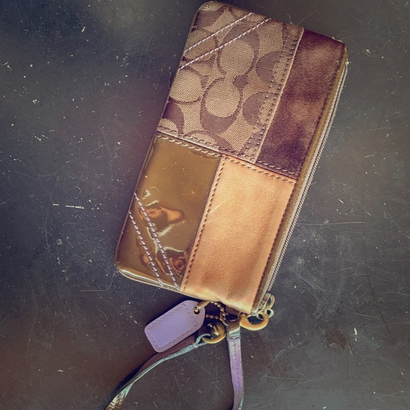 COACH wristlet - Picture 1 of 1